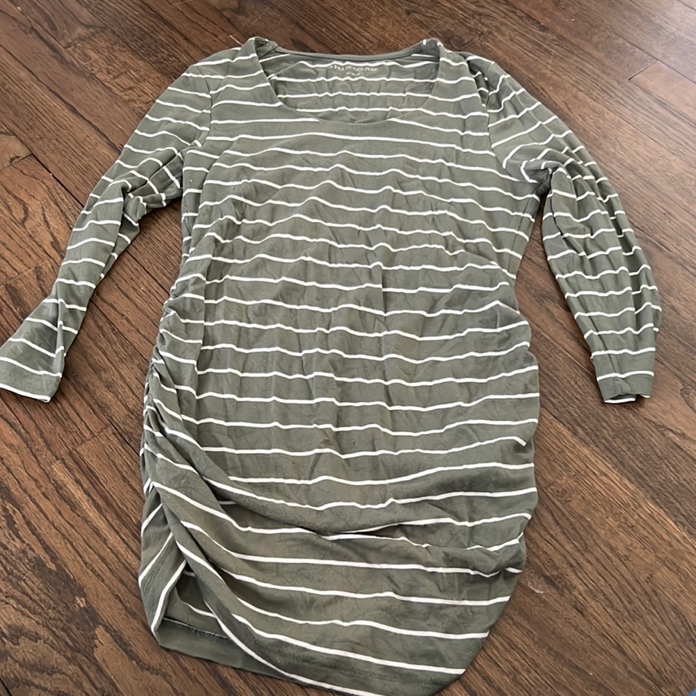 LUXE SIDE RUCHED 3/4 SLEEVE MATERNITY T SHIRT
- GREEN & WHITE STRIPE Size M